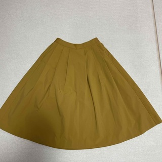 ユニクロ(UNIQLO)のユニクロ　スカート　やまぶき色(ひざ丈スカート)