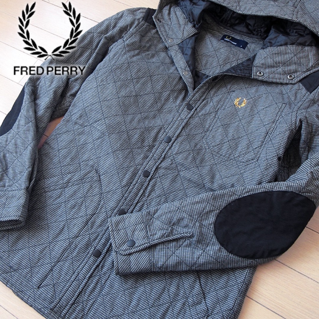 FRED PERRY(フレッドペリー)の美品 フレッドペリー メンズ エルボーパッチ キルティングジャケット グレー メンズのジャケット/アウター(ブルゾン)の商品写真