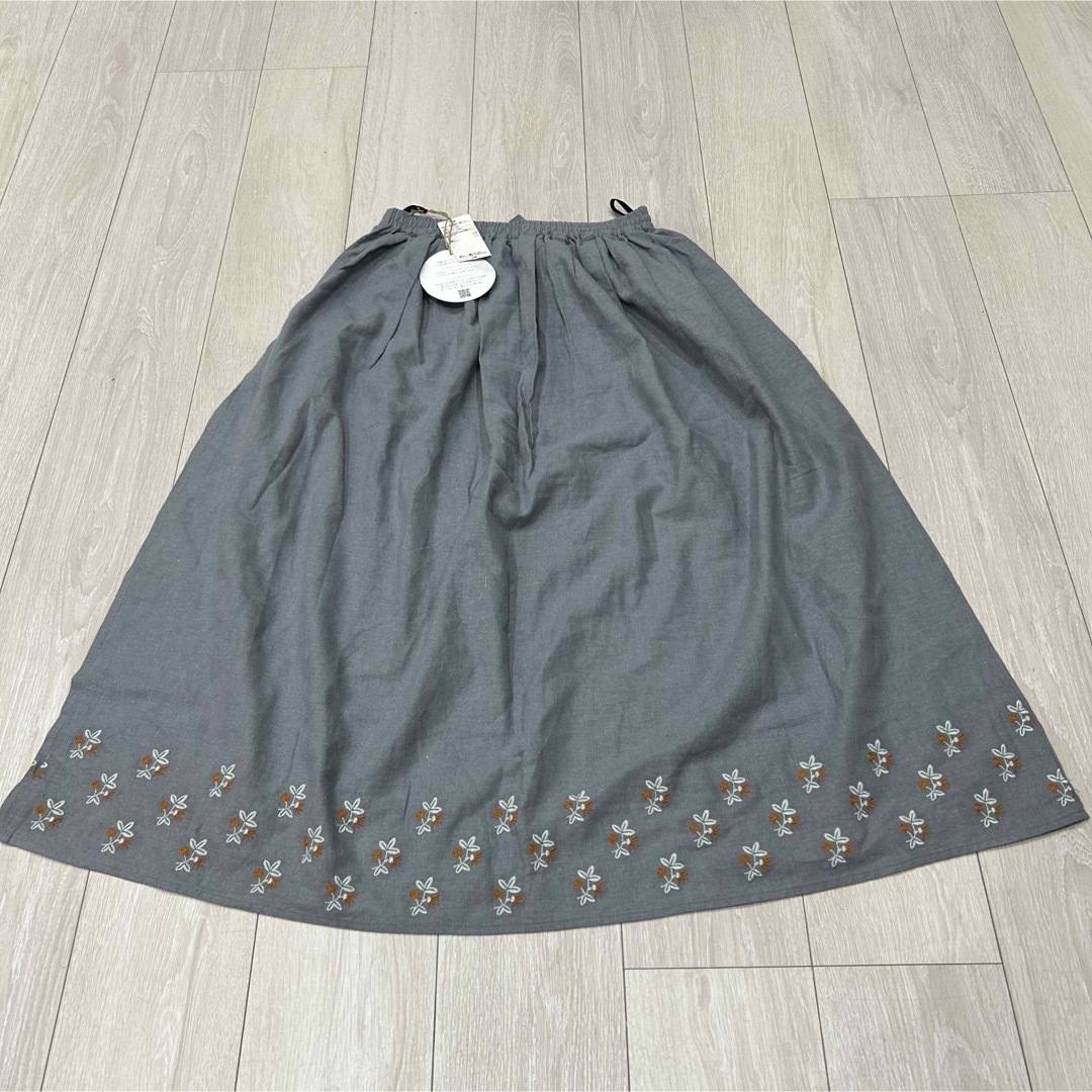 SM2(サマンサモスモス)のサマンサモスモス　新品未使用タグ付き　マカベアリス　裾刺繍スカート　刺繍作家 レディースのスカート(ロングスカート)の商品写真