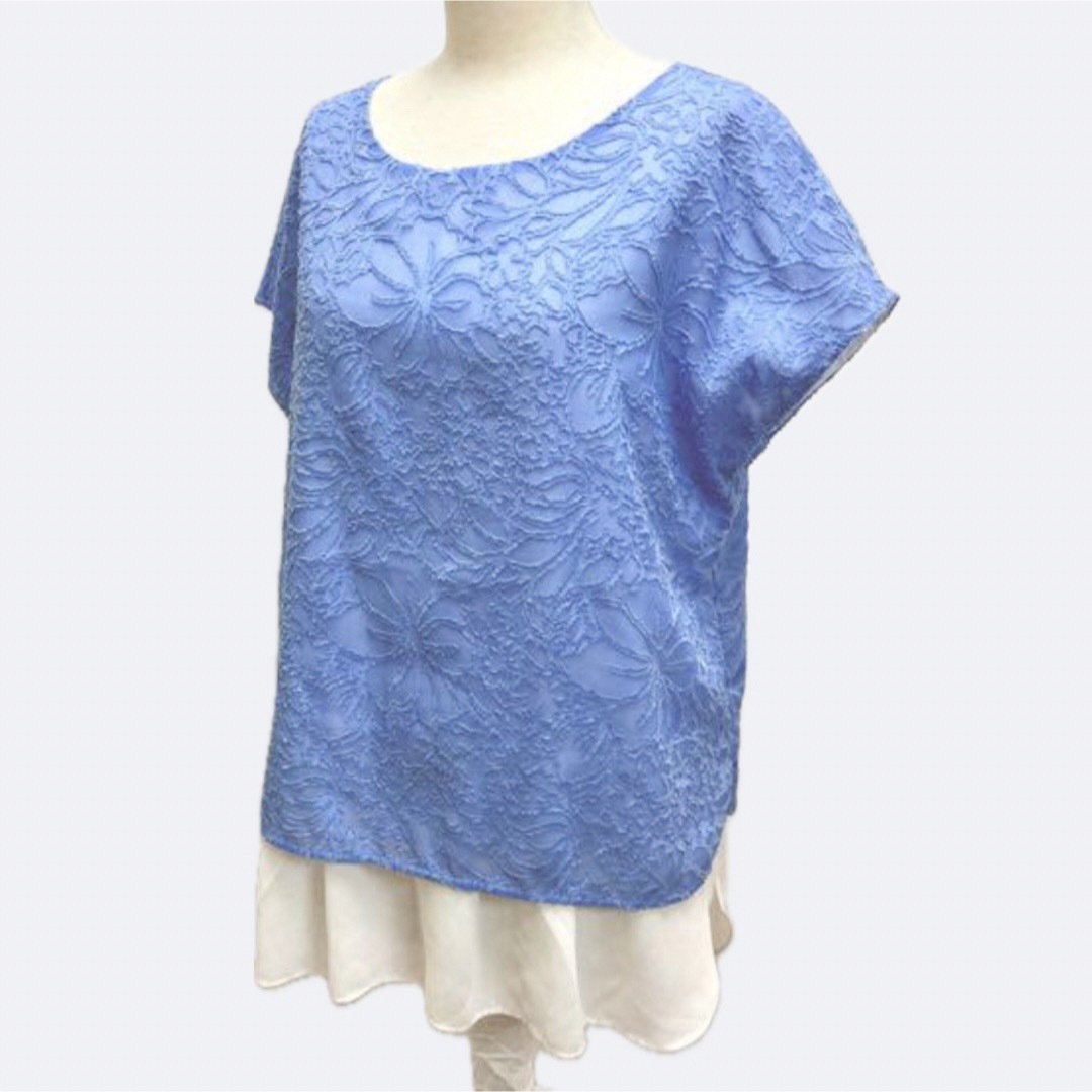 自由区(ジユウク)の自由区　きれいめブラウス　ブルー　Mサイズ レディースのトップス(シャツ/ブラウス(半袖/袖なし))の商品写真
