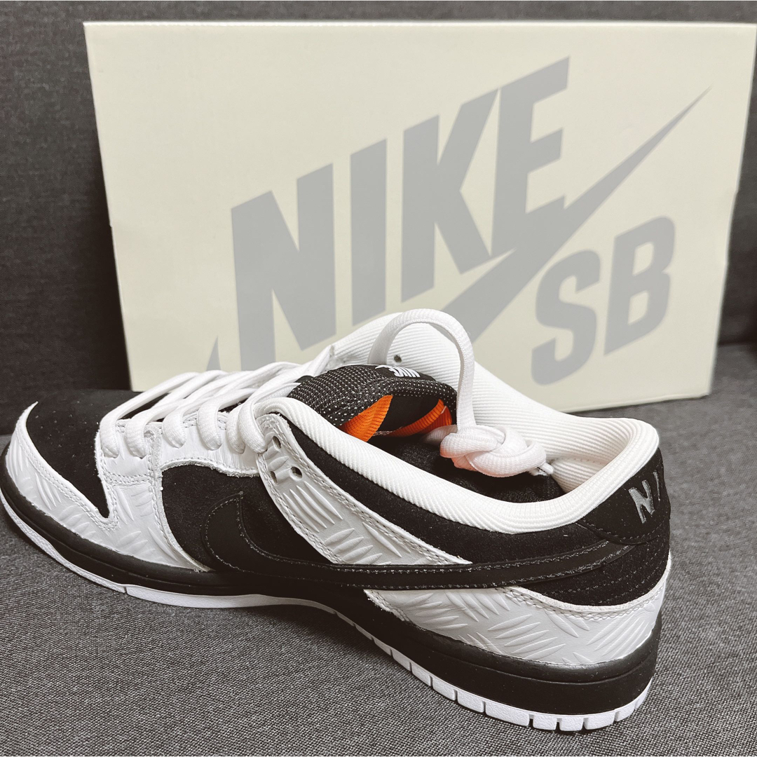 NIKE(ナイキ)のTIGHTBOOTH × Nike SB Dunk Low Pro QS 26 メンズの靴/シューズ(スニーカー)の商品写真