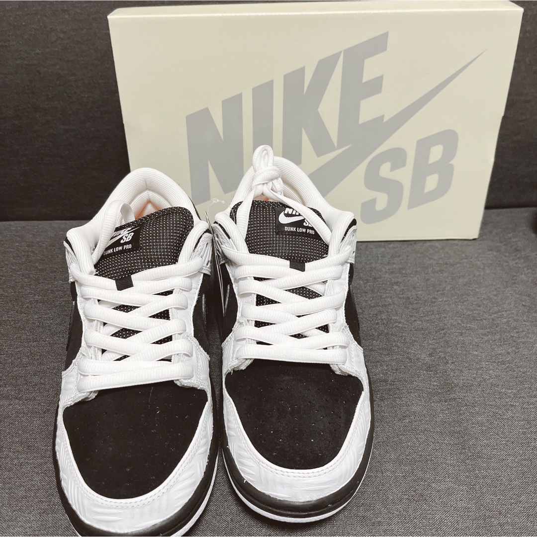 NIKE(ナイキ)のTIGHTBOOTH × Nike SB Dunk Low Pro QS 26 メンズの靴/シューズ(スニーカー)の商品写真