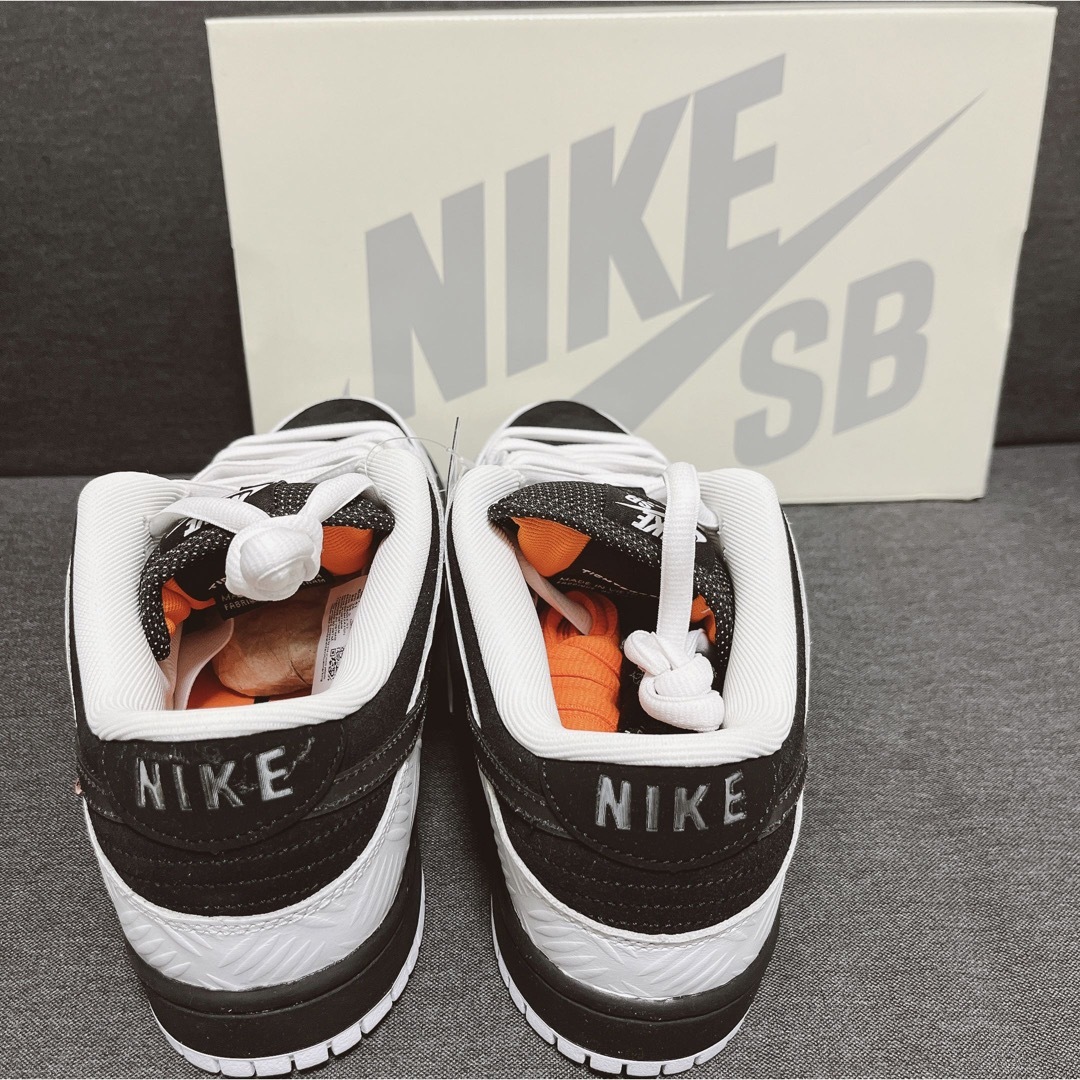 NIKE(ナイキ)のTIGHTBOOTH × Nike SB Dunk Low Pro QS 26 メンズの靴/シューズ(スニーカー)の商品写真