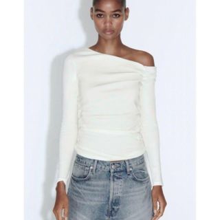 ザラ(ZARA)の【完売品】ZARA ギャザーTシャツ⭐︎オフホワイトS(カットソー(長袖/七分))