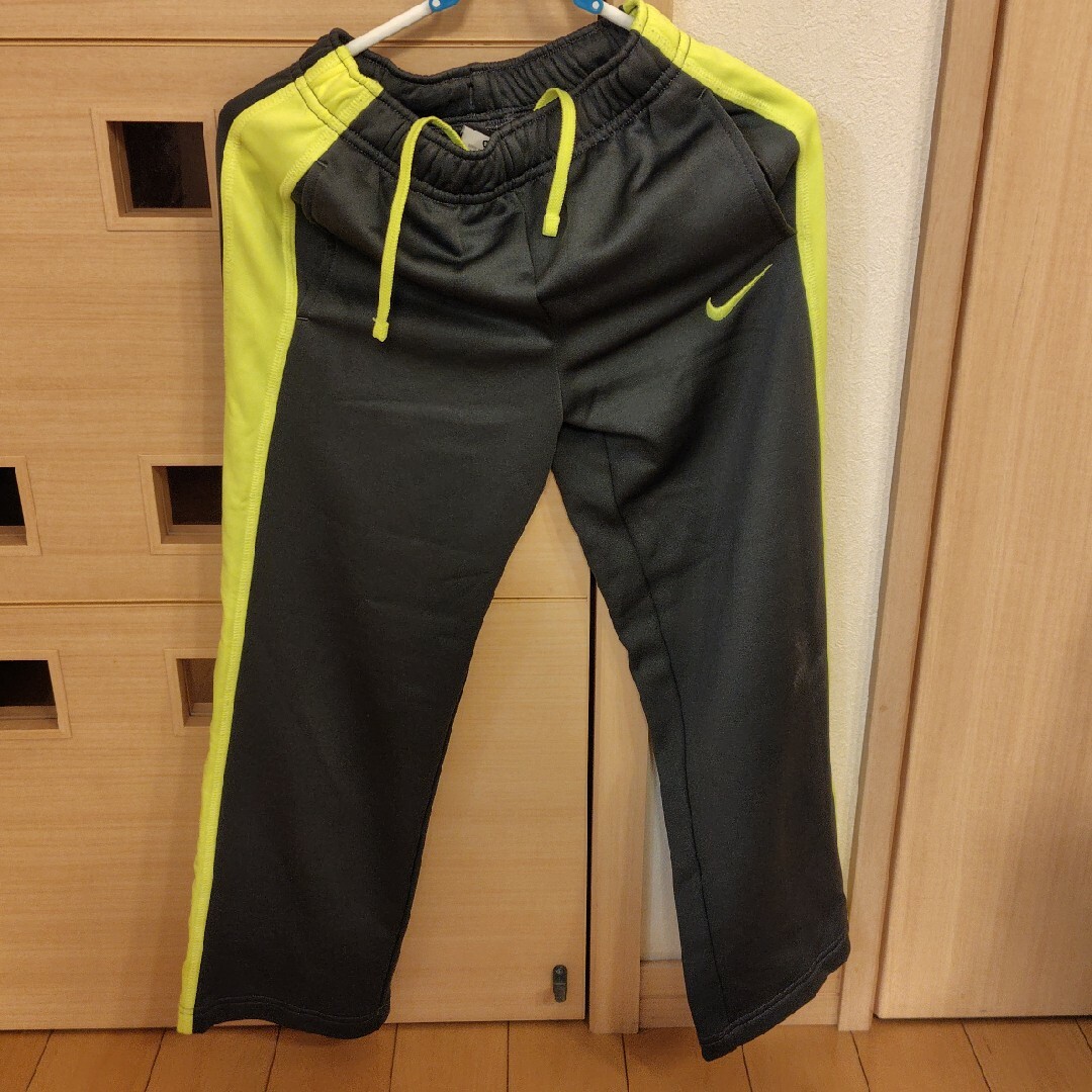 NIKE(ナイキ)のナイキジャージ140グレー キッズ/ベビー/マタニティのキッズ服男の子用(90cm~)(パンツ/スパッツ)の商品写真