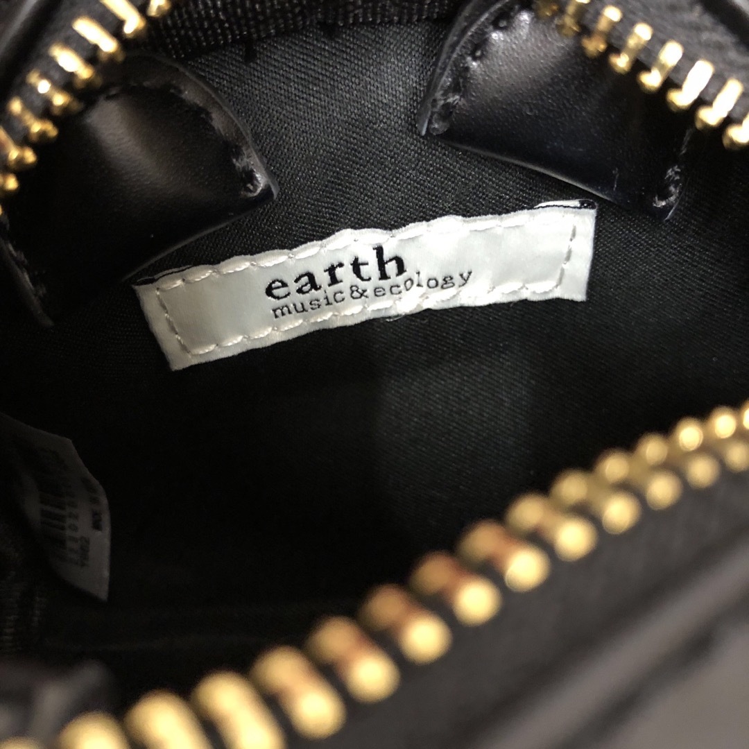 earth music & ecology(アースミュージックアンドエコロジー)の即決 earth music&ecology ミニショルダーバッグ レディースのバッグ(ショルダーバッグ)の商品写真