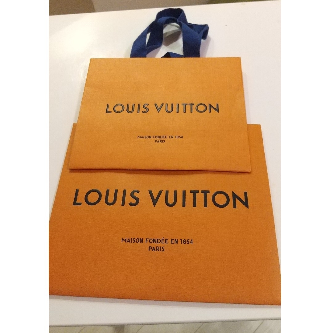 LOUIS VUITTON(ルイヴィトン)のヴィトン 紙袋 2点セット レディースのバッグ(ショップ袋)の商品写真