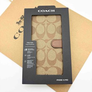 コーチ(COACH)の【COACH☆新品】 IPHONE 15 PRO フォリオ！シグネチャー！カーキ(iPhoneケース)