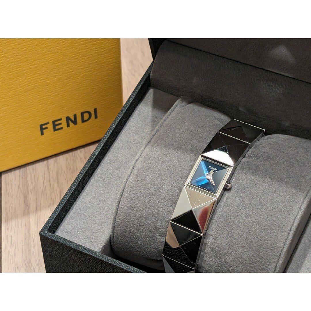 FENDI(フェンディ)のFENDI クォーツ  腕時計 ピラミッド レディースのファッション小物(腕時計)の商品写真