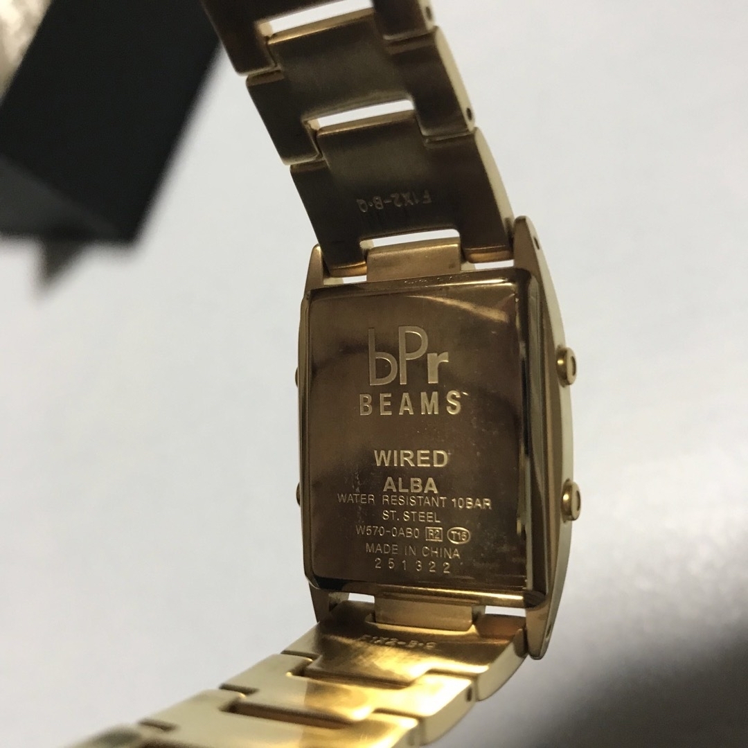 WIRED(ワイアード)のWIRED（ワイアード）×ビームス デジタル時計 ゴールド 箱・袋説明書あり レディースのファッション小物(腕時計)の商品写真