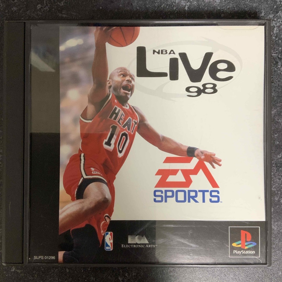 PlayStation(プレイステーション)のPlayStation NBA LIVE98 エンタメ/ホビーのゲームソフト/ゲーム機本体(家庭用ゲームソフト)の商品写真