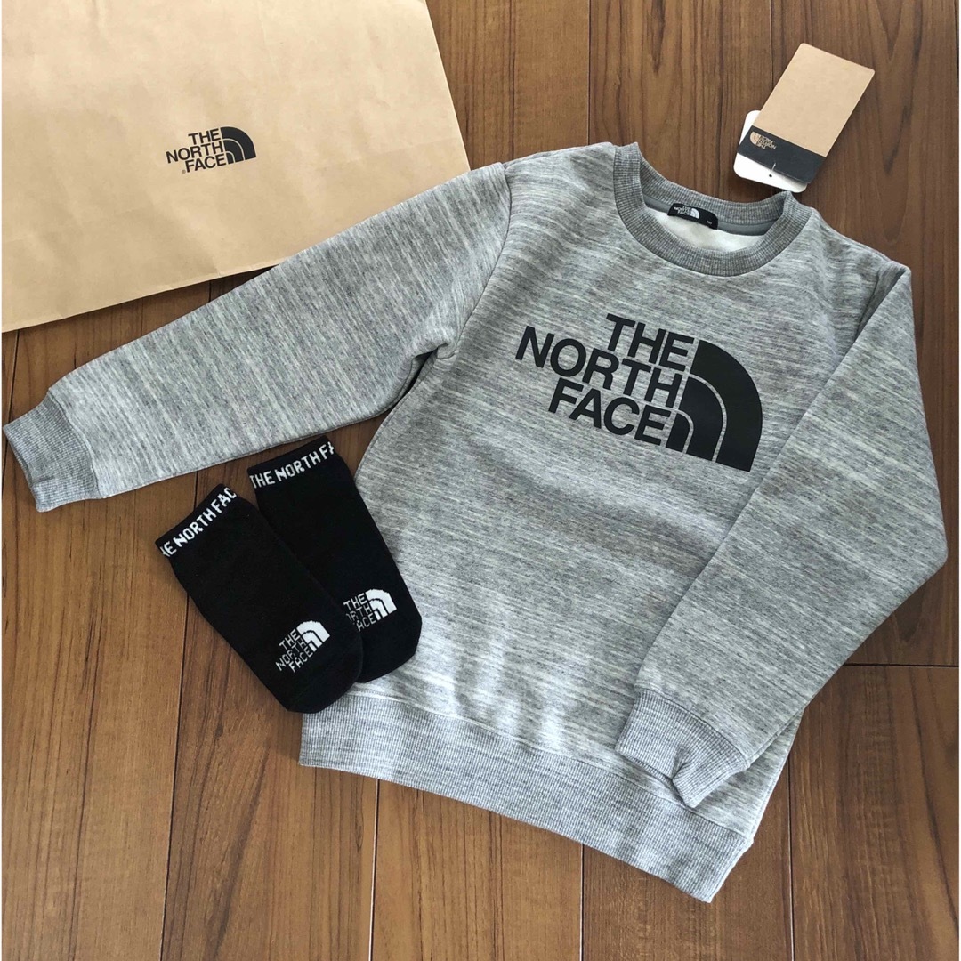 THE NORTH FACE(ザノースフェイス)のノースフェイス 新品トレーナー＆ソックス 130 キッズ/ベビー/マタニティのキッズ服男の子用(90cm~)(Tシャツ/カットソー)の商品写真