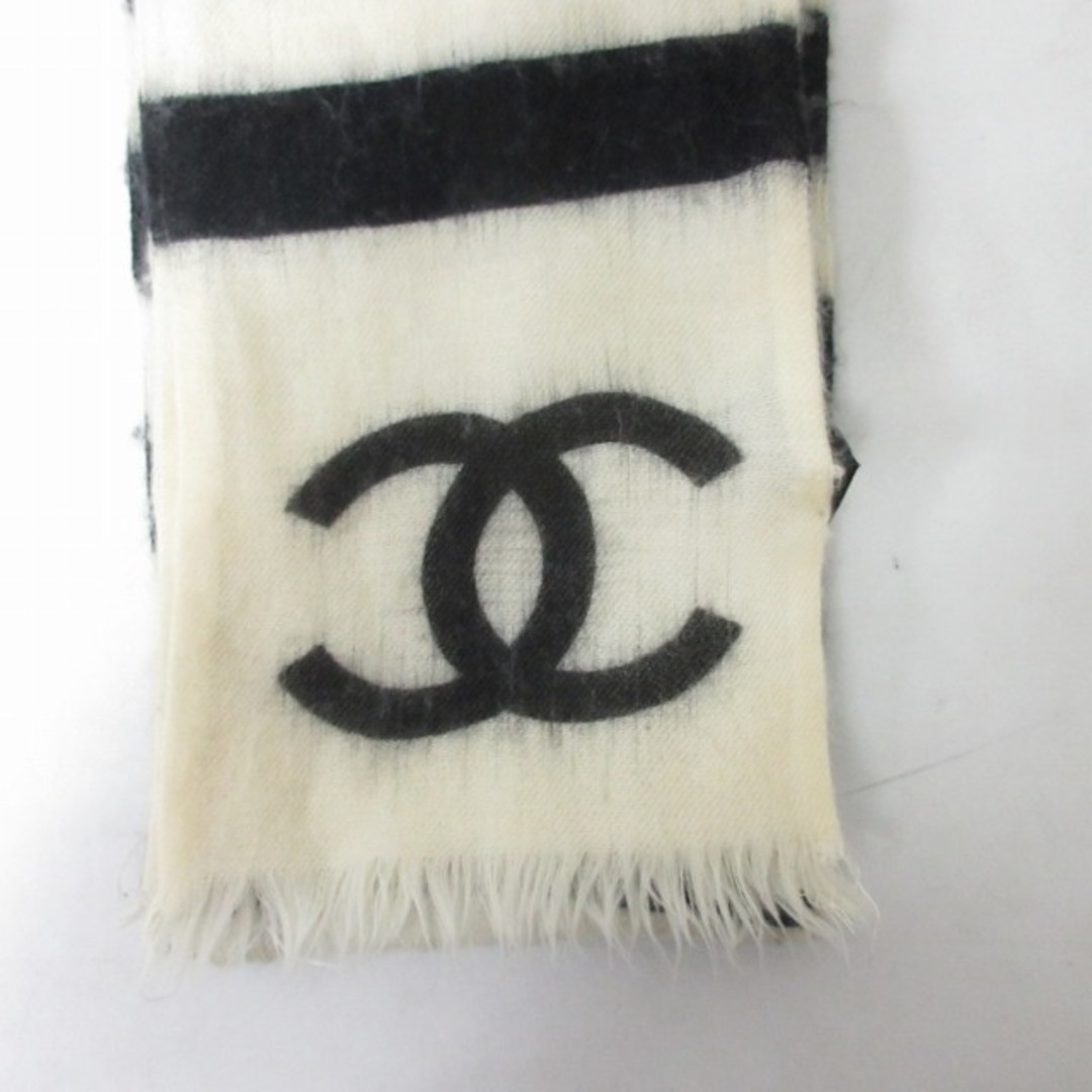 CHANEL(シャネル)のシャネル カシミヤ ストール マフラー ココマーク 白 黒 IBO48 ☆AA★ レディースのファッション小物(ストール/パシュミナ)の商品写真