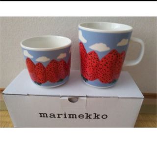 マリメッコ(marimekko)のマリメッコ☆マンシッカヴォレット☆ラテマグ☆新品　限定　いちご　マグ　カップ(グラス/カップ)