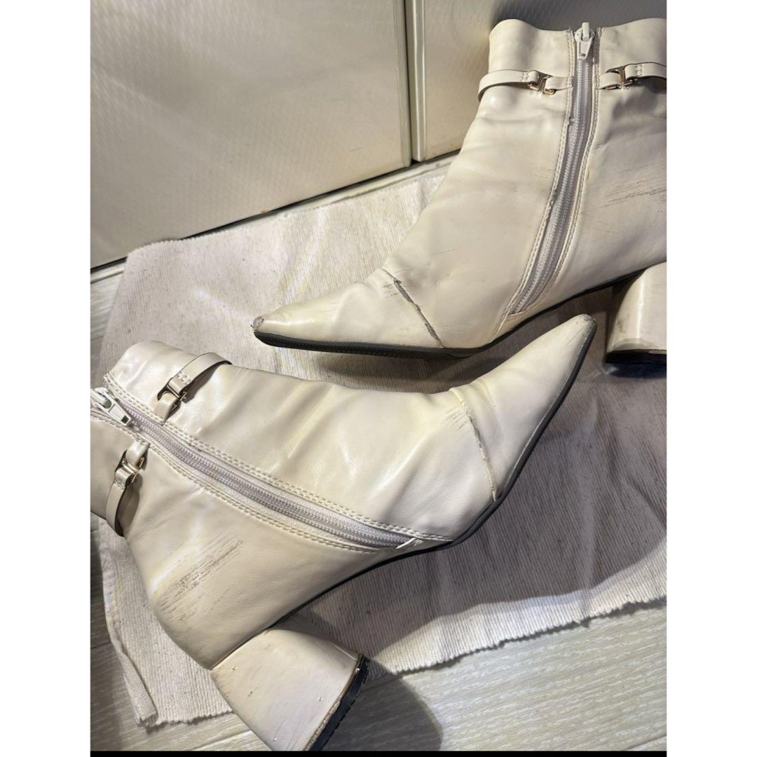 RANDA(ランダ)のRANDA ホワイトショートブーツ レディースの靴/シューズ(ブーティ)の商品写真