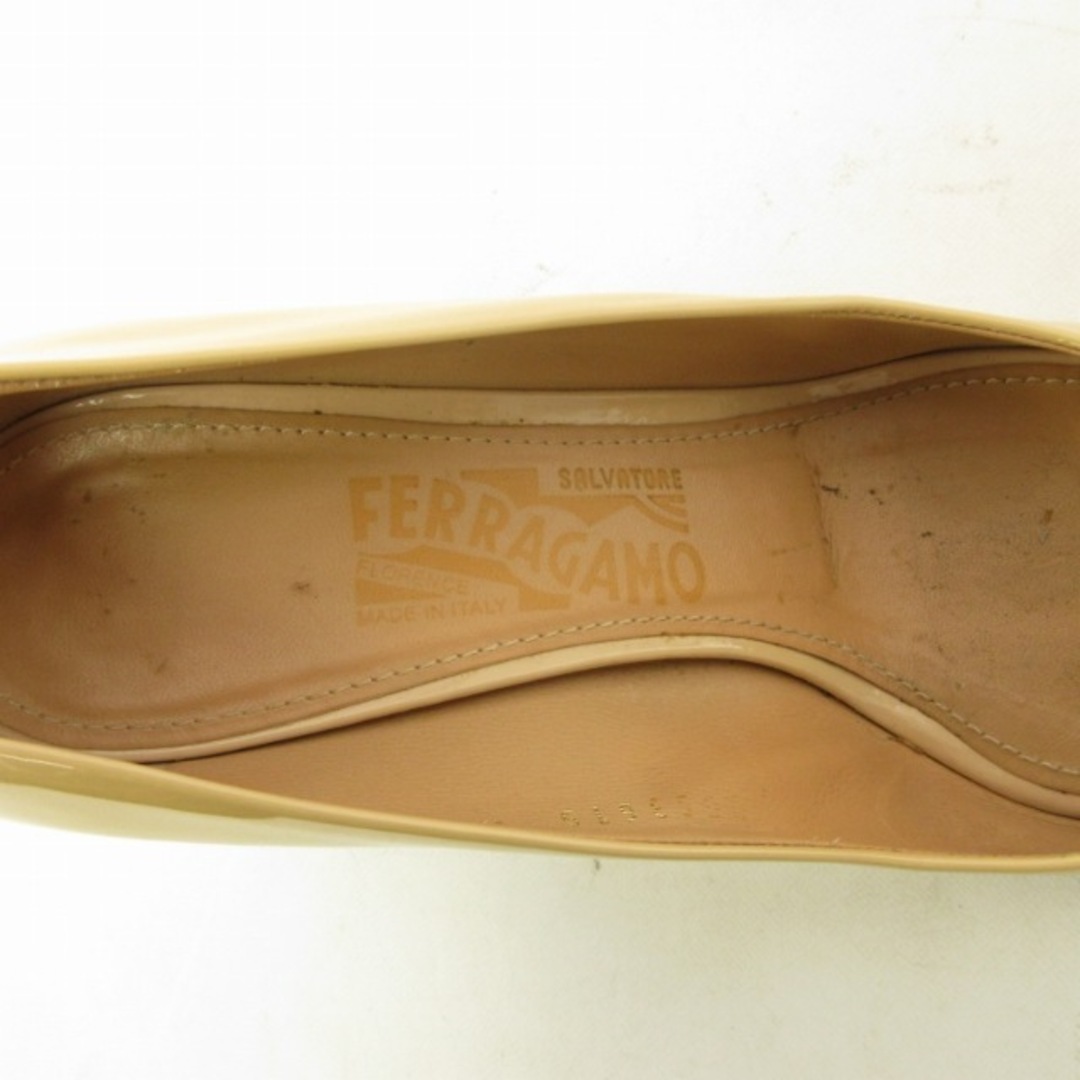 Salvatore Ferragamo(サルヴァトーレフェラガモ)のサルヴァトーレフェラガモ パンプス ベージュ 7 約25 IBO48 レディースの靴/シューズ(ハイヒール/パンプス)の商品写真