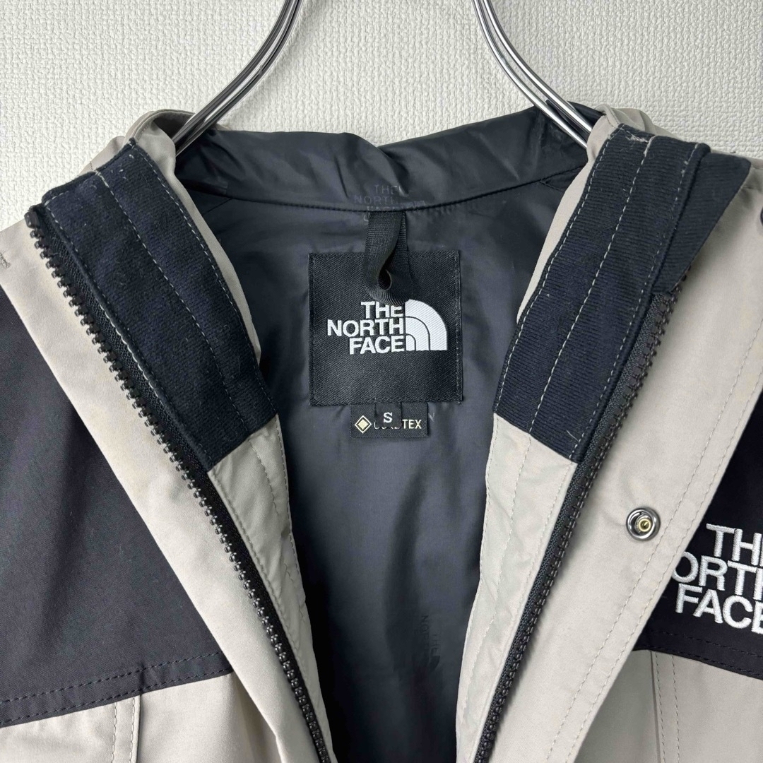 THE NORTH FACE(ザノースフェイス)の希少　ノースフェイス　マウンテンライトジャケット ミネラルグレー　S メンズ メンズのジャケット/アウター(マウンテンパーカー)の商品写真