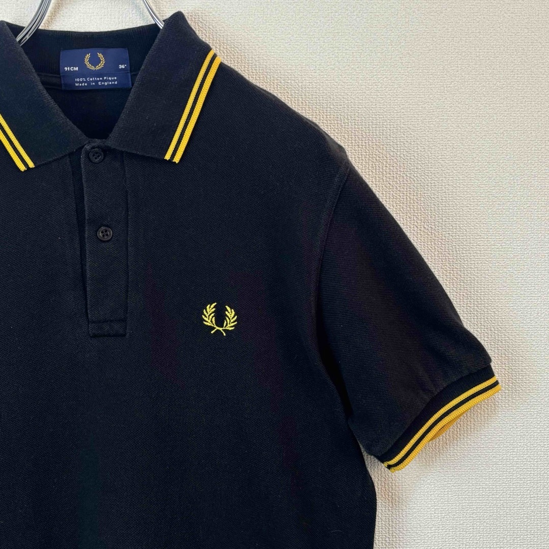 FRED PERRY(フレッドペリー)の人気　フレッドペリー　ポロシャツ　英国製　黒　黄色　36 S 古着　ブラック メンズのトップス(ポロシャツ)の商品写真