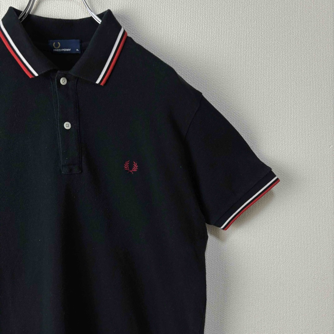 FRED PERRY(フレッドペリー)の人気　フレッドペリー　ポロシャツ　XL 黒　赤　白　ブラック　レッド　ホワイト メンズのトップス(ポロシャツ)の商品写真