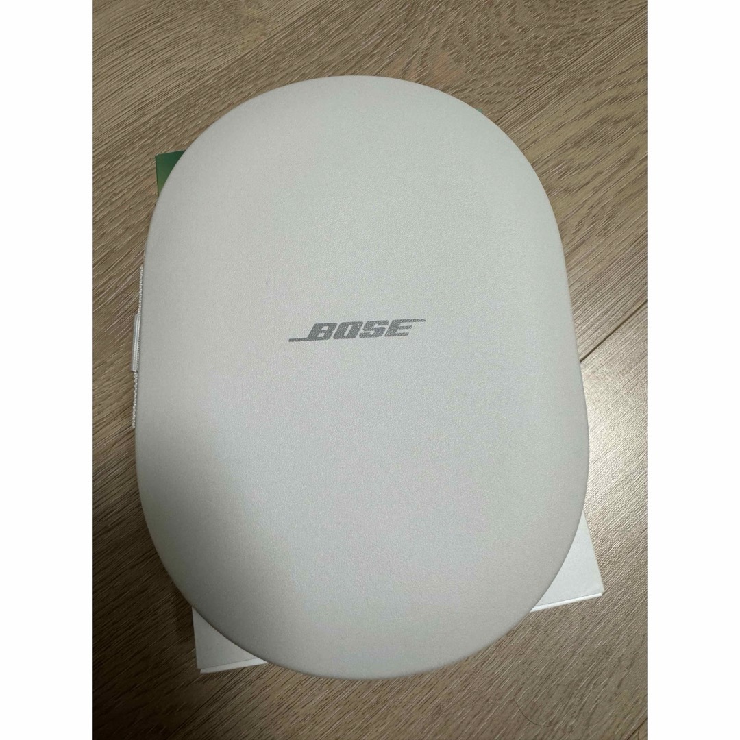 BOSE(ボーズ)のBOSE ヘッドホン QUIETCOMFORT ULTRA WHITE SMOK スマホ/家電/カメラのオーディオ機器(ヘッドフォン/イヤフォン)の商品写真