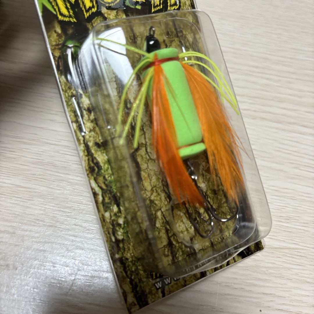 【新品】MOTH ルアー　トップウォーター　バス釣り　釣具　釣り スポーツ/アウトドアのフィッシング(ルアー用品)の商品写真