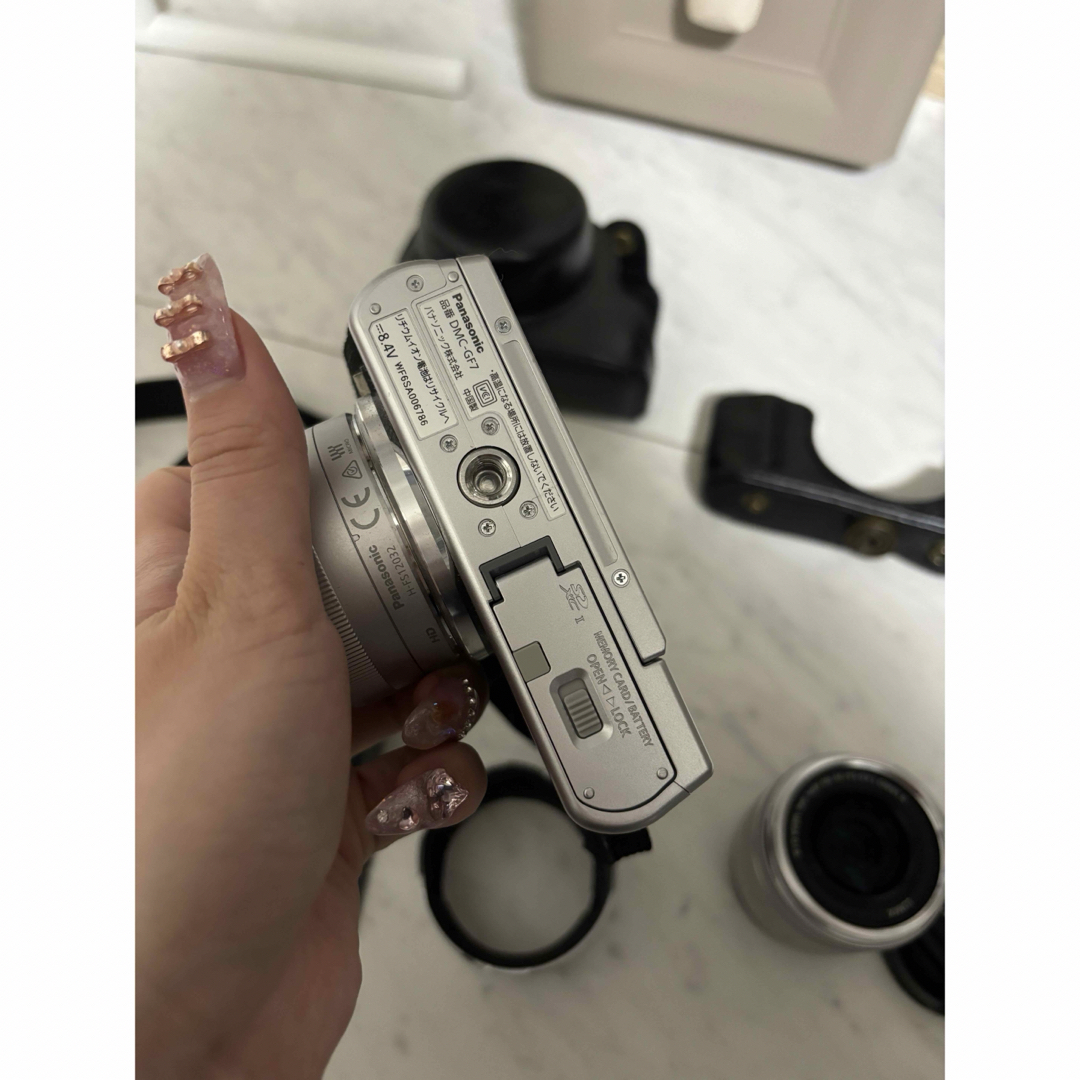 Panasonic(パナソニック)のPanasonic LUMIX DMC-GF7シルバー  スマホ/家電/カメラのカメラ(ミラーレス一眼)の商品写真
