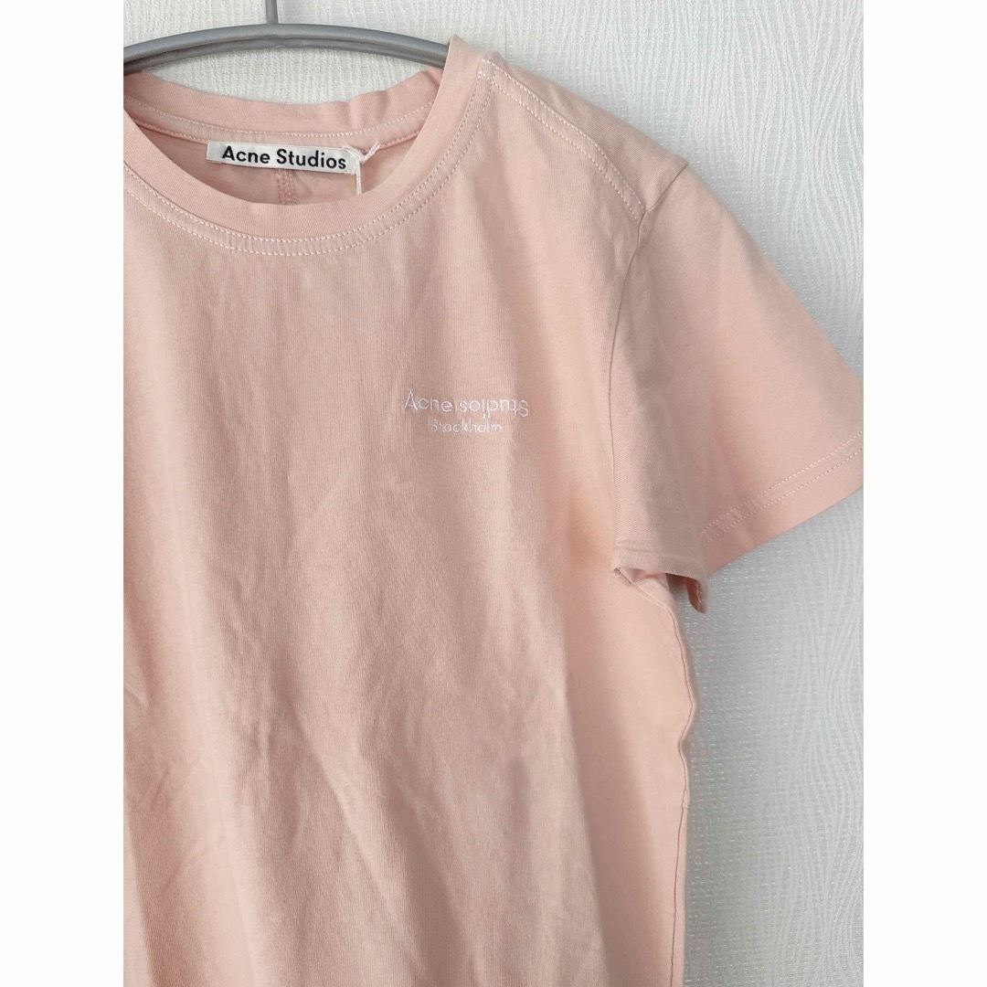 Acne Studios(アクネストゥディオズ)の【新品】AcneStudios アクネストゥディオス　ロゴ ピンク 半袖Tシャツ レディースのトップス(Tシャツ(半袖/袖なし))の商品写真