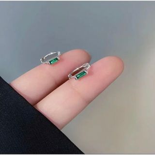 エメラルド　フープピアス　シルバー(ピアス)