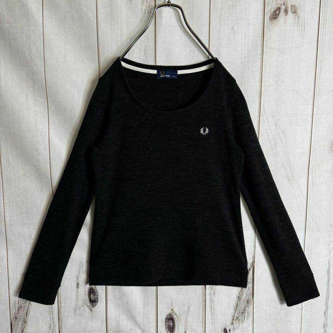 FRED PERRY(フレッドペリー)の【希少カラー】　フレッドペリー　ニット　薄手　日本製　刺繍ロゴ　Uネック　S レディースのトップス(ニット/セーター)の商品写真