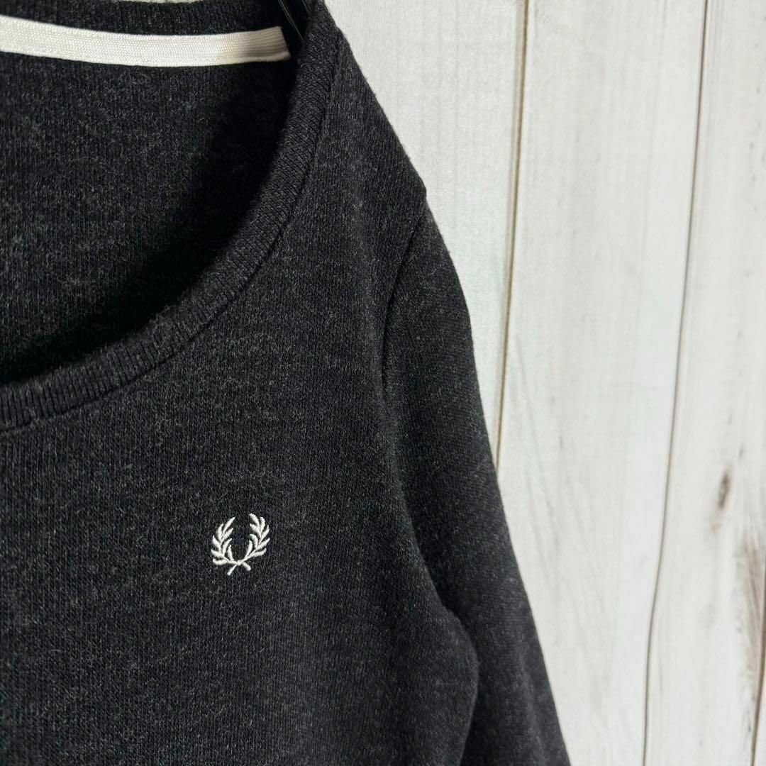 FRED PERRY(フレッドペリー)の【希少カラー】　フレッドペリー　ニット　薄手　日本製　刺繍ロゴ　Uネック　S レディースのトップス(ニット/セーター)の商品写真