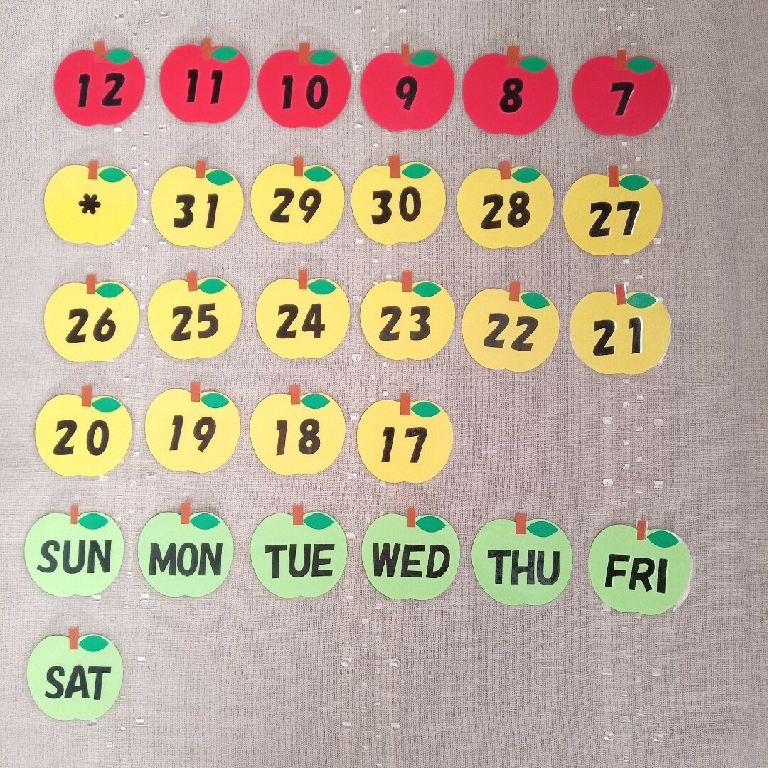B-りんご※/日英7/日めくりカレンダー インテリア/住まい/日用品の文房具(カレンダー/スケジュール)の商品写真