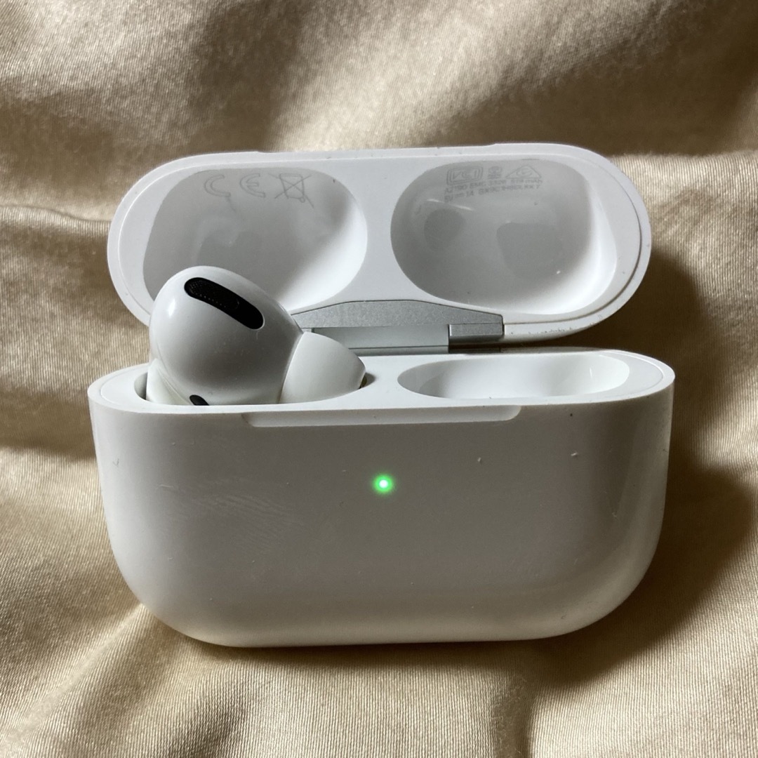 Apple(アップル)のAirPods Pro 第一世代 スマホ/家電/カメラのオーディオ機器(ヘッドフォン/イヤフォン)の商品写真