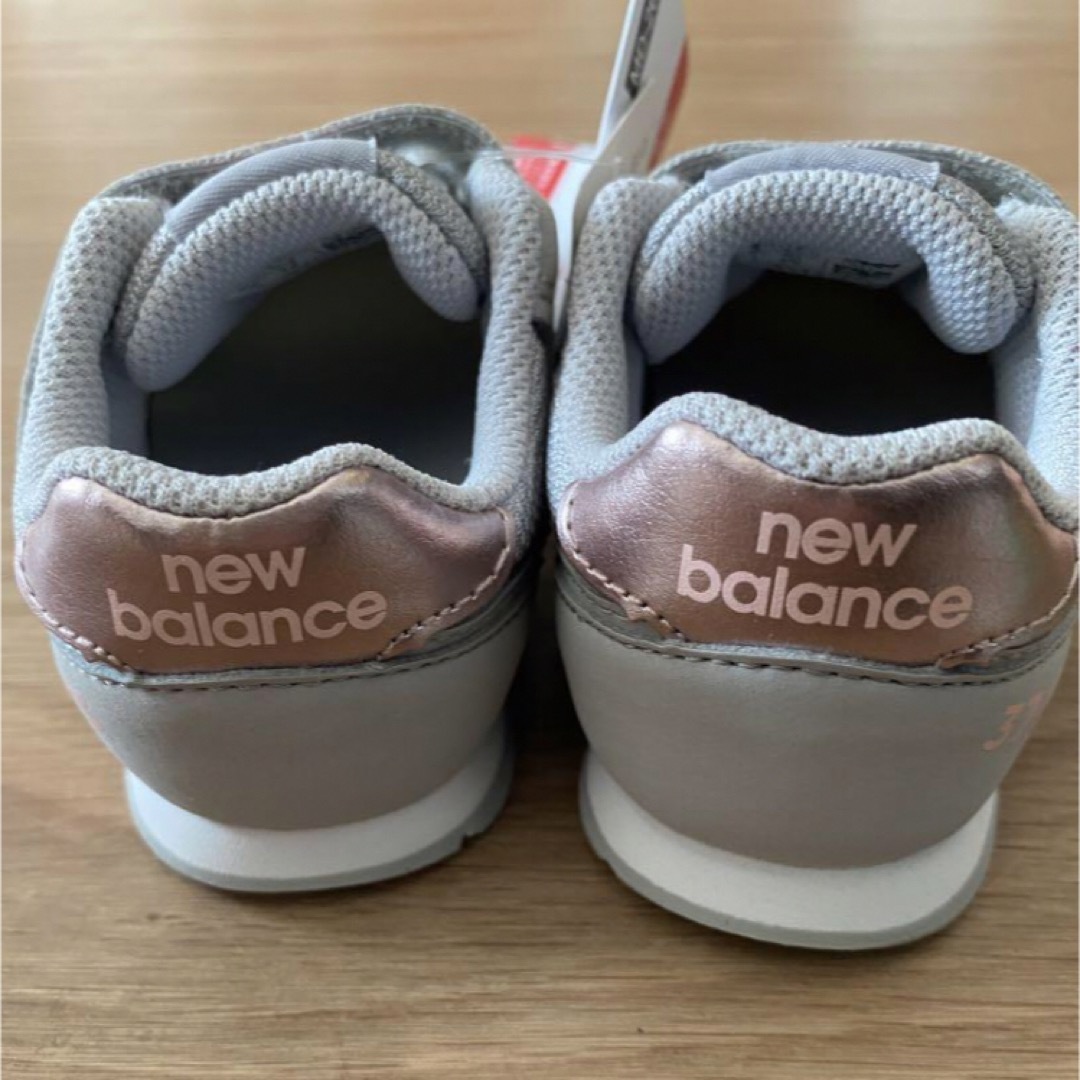 New Balance(ニューバランス)の完売カラー　新品未使用　ニューバランス　キッズシューズ　13センチ キッズ/ベビー/マタニティのベビー靴/シューズ(~14cm)(スニーカー)の商品写真