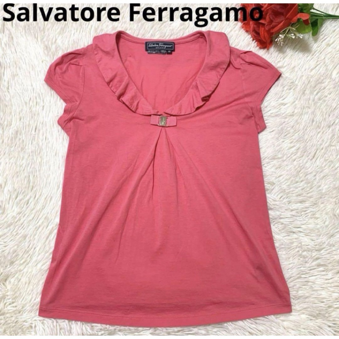 Salvatore Ferragamo(サルヴァトーレフェラガモ)の【良品】Salvatore Ferragamo トップス ヴァラリボン ピンク レディースのトップス(Tシャツ(半袖/袖なし))の商品写真