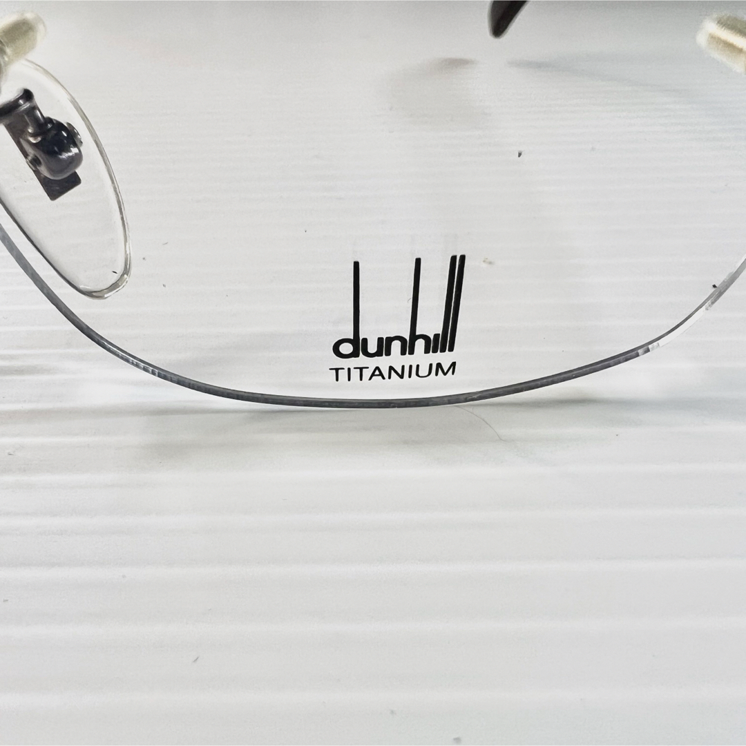 Dunhill(ダンヒル)の27%割引！　dunhillダンヒル　新品　未使用　チタン　メガネフレーム メンズのファッション小物(サングラス/メガネ)の商品写真