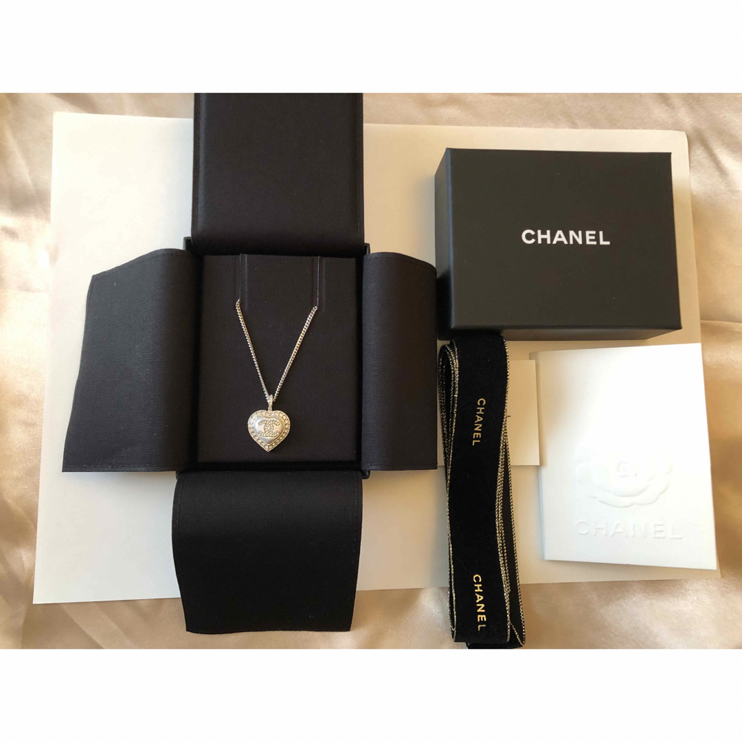 CHANEL(シャネル)の新品🎗️CHANEL  シャネル　ハートパール　2way　ネックレス　シルバー色 レディースのアクセサリー(ネックレス)の商品写真