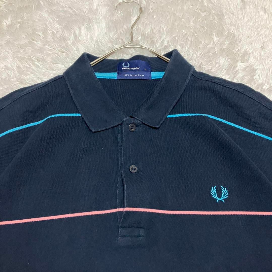 FRED PERRY(フレッドペリー)のフレッドペリー ポロシャツ 鹿の子　ボーダー　刺繍ロゴ　紺色　ゆるだぼ　XL メンズのトップス(ポロシャツ)の商品写真