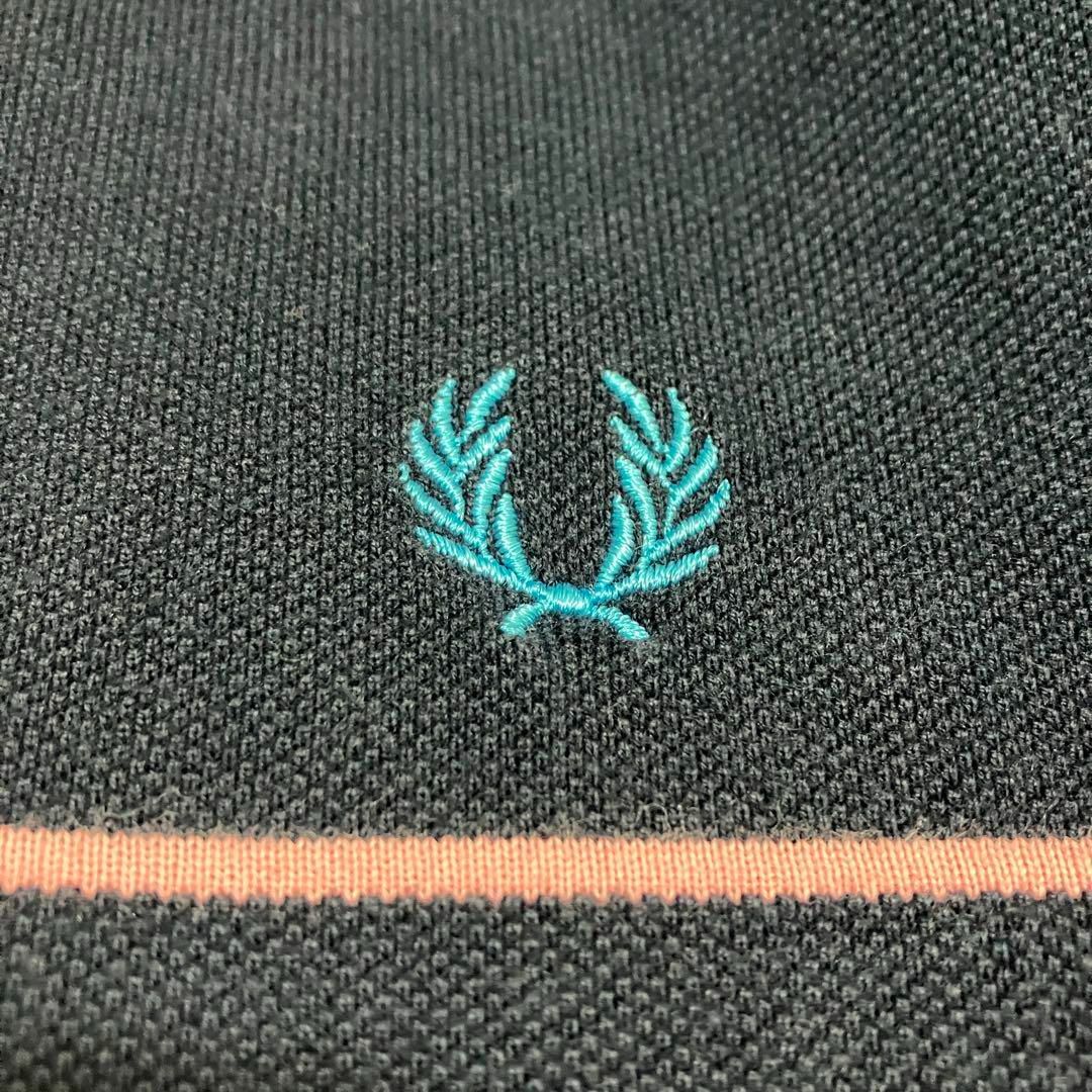 FRED PERRY(フレッドペリー)のフレッドペリー ポロシャツ 鹿の子　ボーダー　刺繍ロゴ　紺色　ゆるだぼ　XL メンズのトップス(ポロシャツ)の商品写真