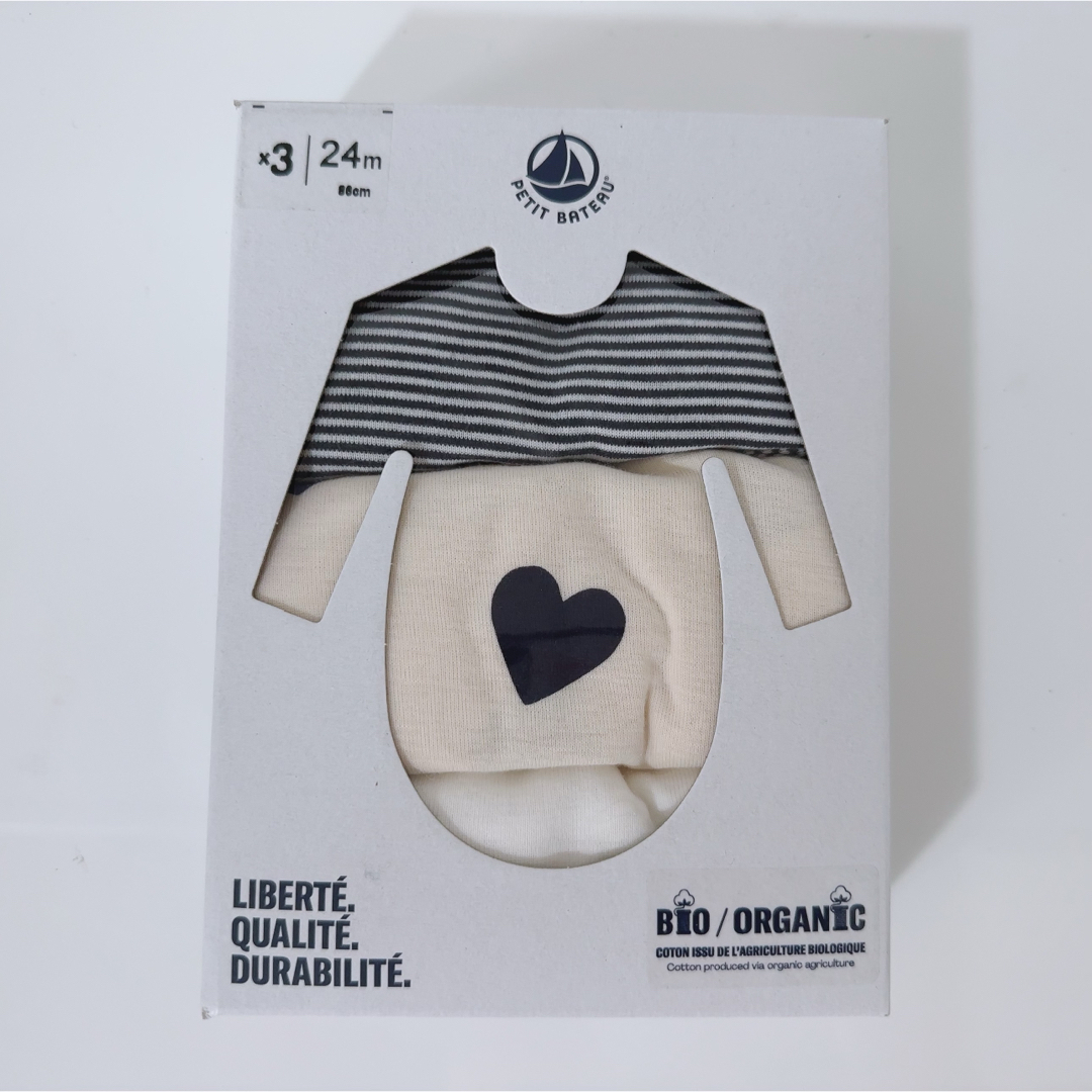 PETIT BATEAU(プチバトー)の【新品未使用】petit bateau 長袖ボディ肌着 ハート 24m キッズ/ベビー/マタニティのベビー服(~85cm)(肌着/下着)の商品写真