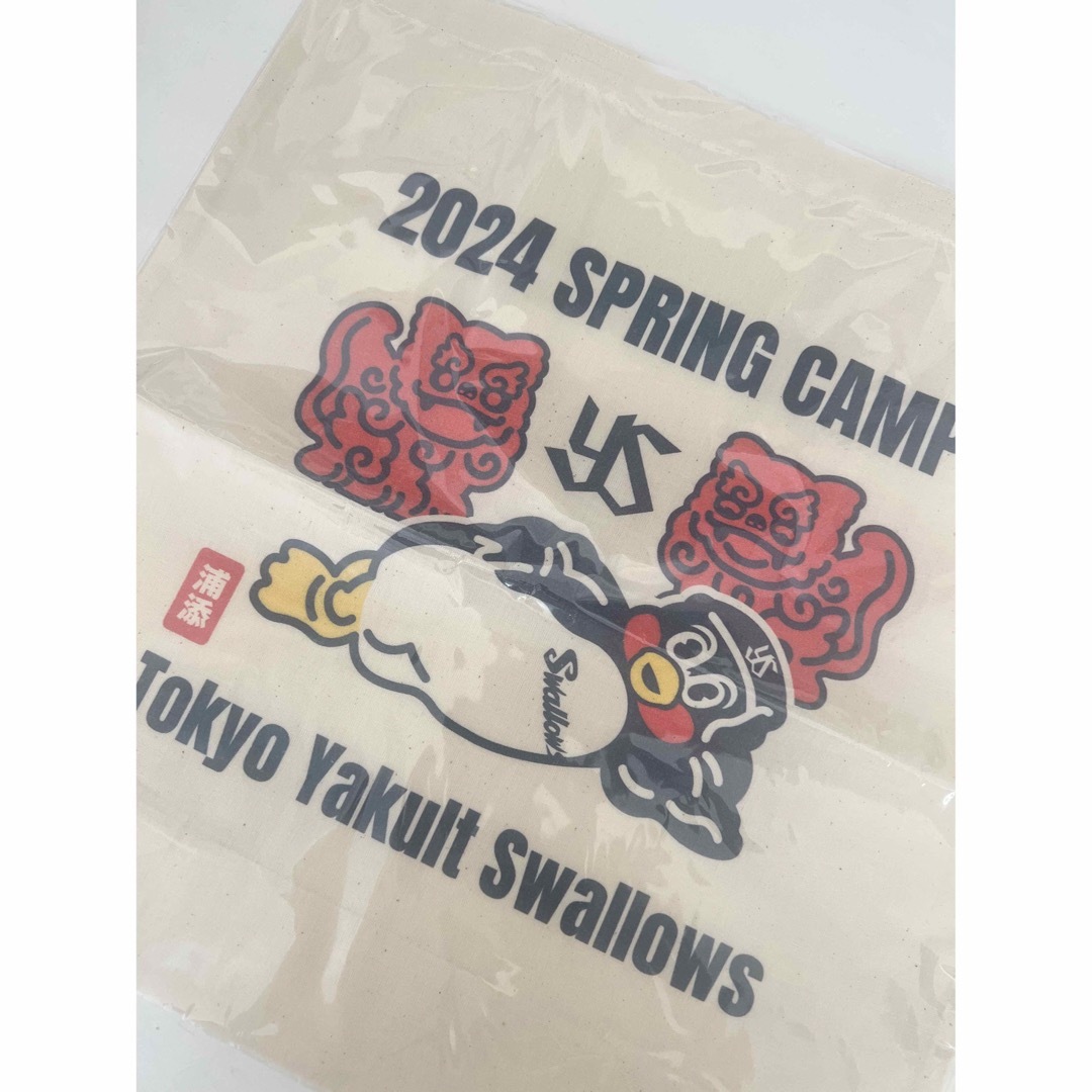 ヤクルトスワローズ2024キャンプつば九郎トートバッグ スポーツ/アウトドアの野球(記念品/関連グッズ)の商品写真