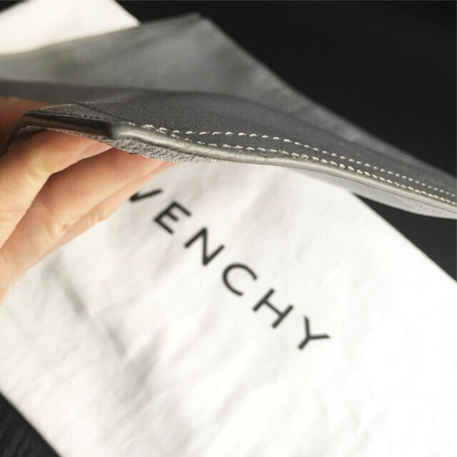 GIVENCHY(ジバンシィ)のジバンシィクラッチバッグアンティゴナ男女兼用Antigonagivenchy レディースのバッグ(クラッチバッグ)の商品写真