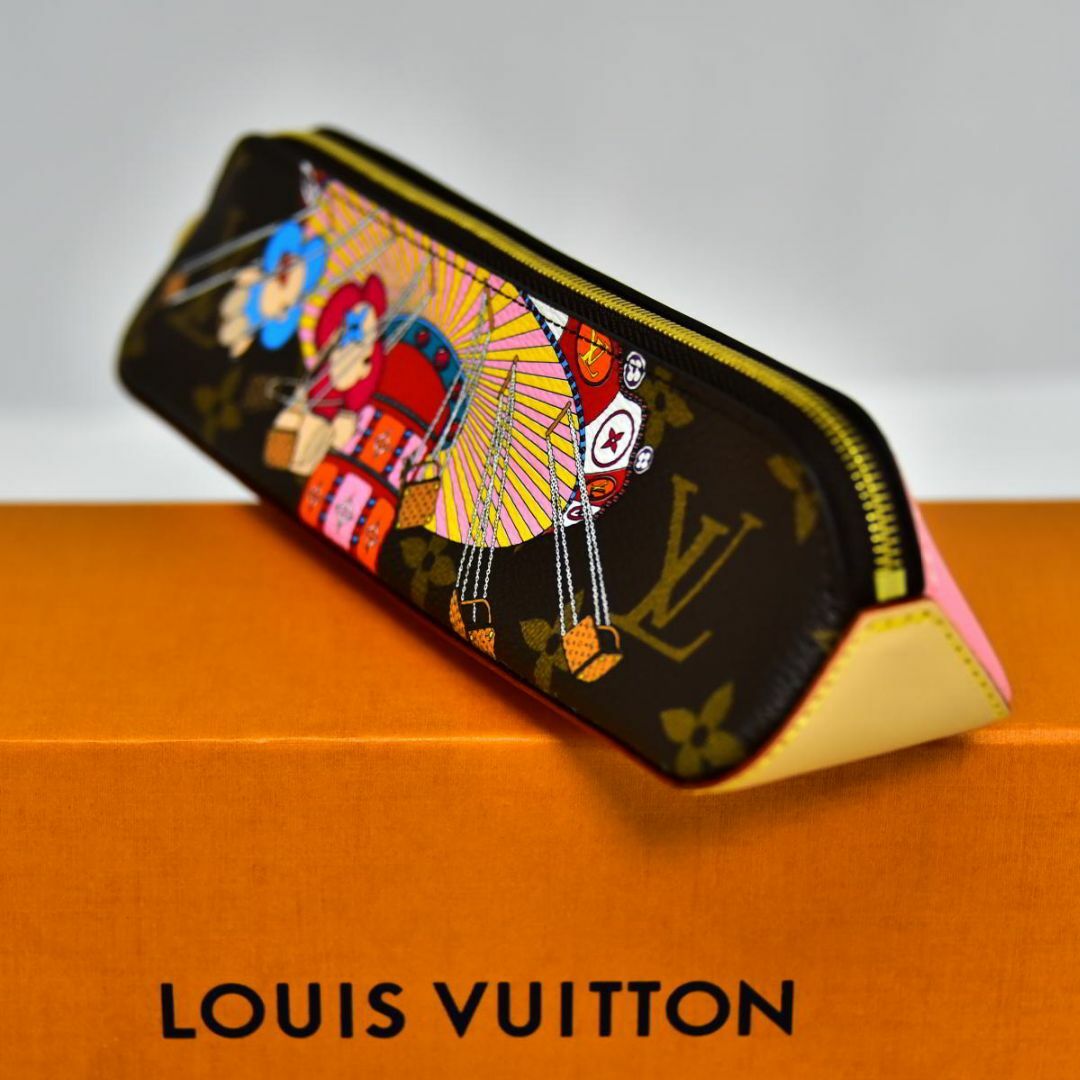 LOUIS VUITTON(ルイヴィトン)の未使用品 ルイ・ヴィトン LOUIS VUITTON ヴィヴィエンヌ ペンケース レディースのファッション小物(その他)の商品写真