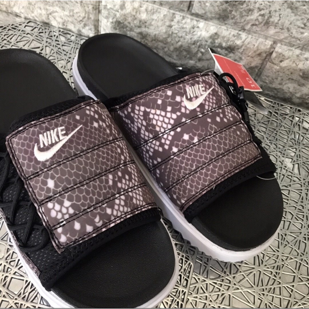 NIKE(ナイキ)の残り1点♪ ナイキ☆サンダル☆蛇柄☆W27cm メンズの靴/シューズ(サンダル)の商品写真