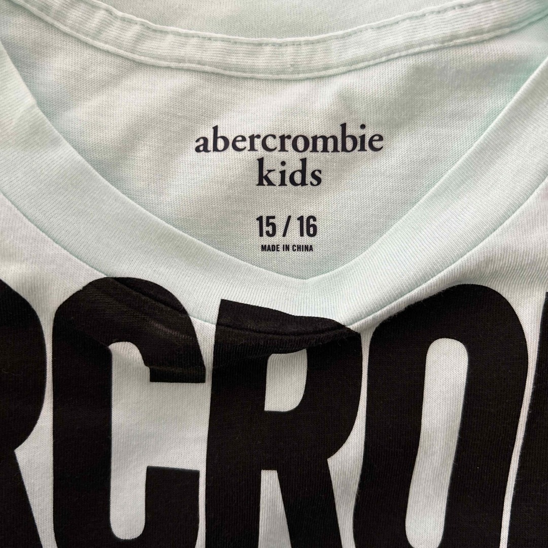 Abercrombie&Fitch(アバクロンビーアンドフィッチ)のabercrombie kids tシャツ  水色　美品 キッズ/ベビー/マタニティのキッズ服男の子用(90cm~)(Tシャツ/カットソー)の商品写真