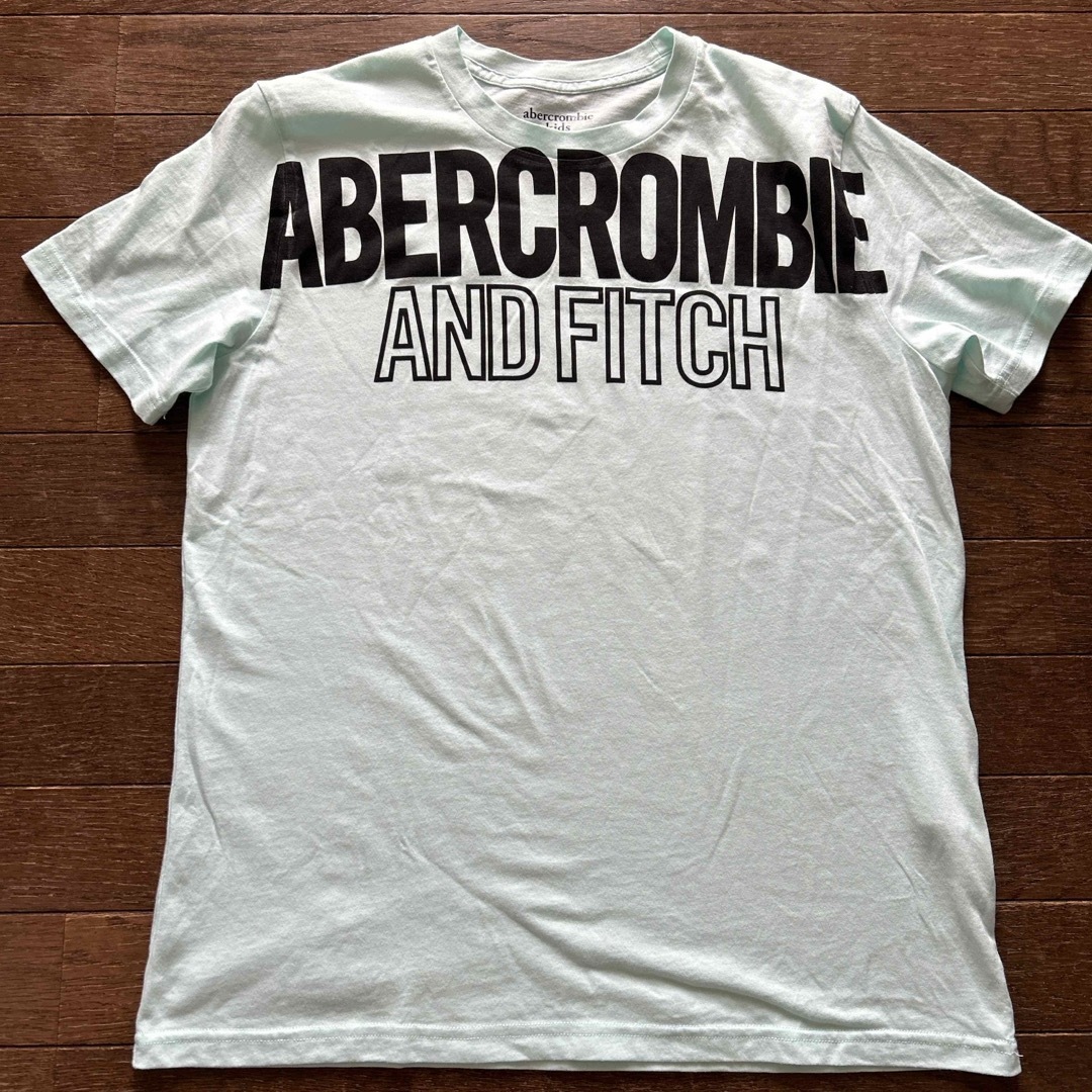 Abercrombie&Fitch(アバクロンビーアンドフィッチ)のabercrombie kids tシャツ  水色　美品 キッズ/ベビー/マタニティのキッズ服男の子用(90cm~)(Tシャツ/カットソー)の商品写真