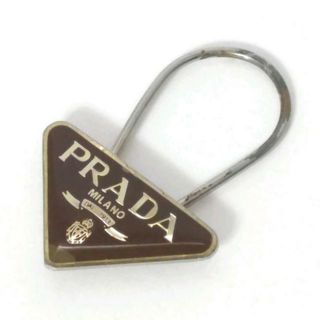 PRADA(プラダ) キーホルダー(チャーム) - M285 ダークブラウン×ゴールド 三角プレート 金属素材