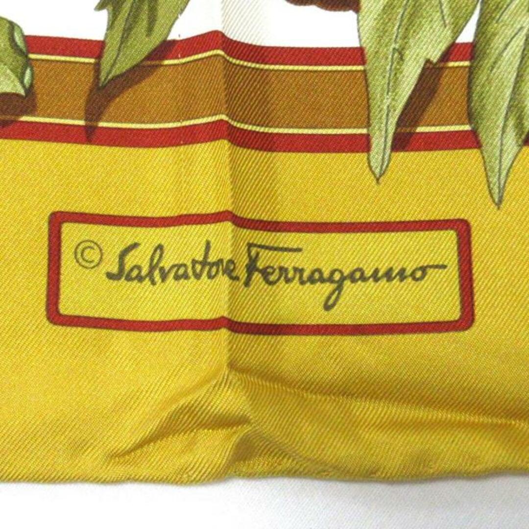 Salvatore Ferragamo(サルヴァトーレフェラガモ)のSalvatoreFerragamo(サルバトーレフェラガモ) スカーフ美品  - アイボリー×ゴールド×マルチ 花柄 レディースのファッション小物(バンダナ/スカーフ)の商品写真