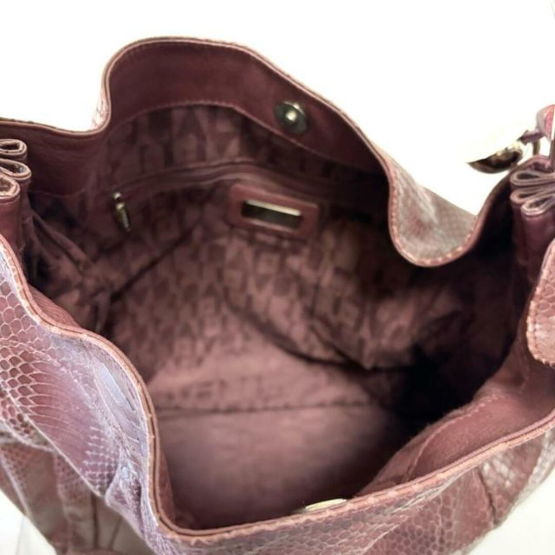 Furla(フルラ)のFURLA(フルラ) ハンドバッグ美品  - ボルドー 型押し加工 レザー レディースのバッグ(ハンドバッグ)の商品写真