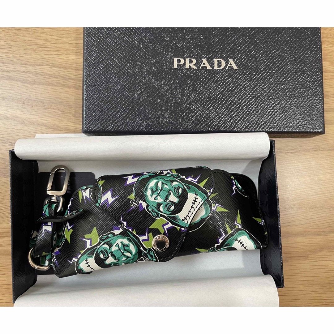 PRADA(プラダ)のPRADA メガネケース（プラダとユニバーサルスタジオコラボ） メンズのファッション小物(サングラス/メガネ)の商品写真