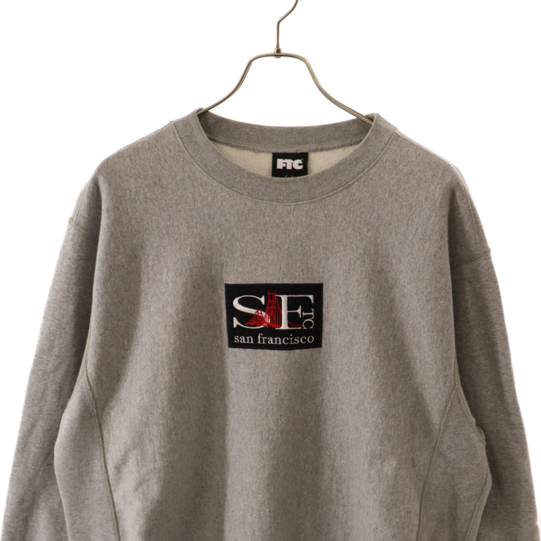 FTC(エフティーシー)のFTC エフシーティー 22AW SF SOUVENIR CREWNECK 刺繍フロントロゴクルーネック グレー メンズのトップス(スウェット)の商品写真